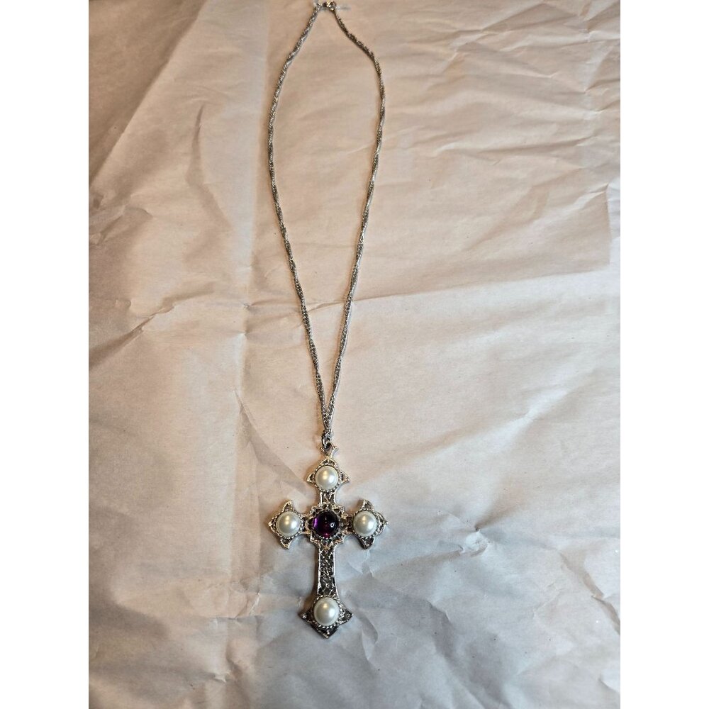 Vtg Sarah Coventry Silver Tone Cross Pendant Necklace With Faux Pearls & Purple